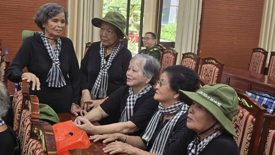 Lần đầu tiên sau hơn 50 năm, 92 nữ pháo binh đất Thủ Dầu Một cùng tề tựu Lần đầu tiên sau hơn 50 năm, 92 nữ pháo binh đất Thủ Dầu Một cùng tề tựu