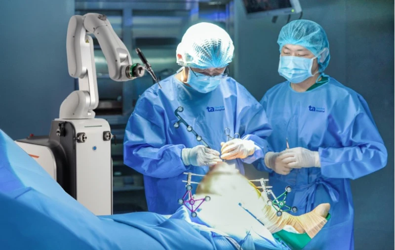 Lần đầu tiên tại Việt Nam thay khớp gối bằng robot trí tuệ nhân tạo Lần đầu tiên tại Việt Nam thay khớp gối bằng robot trí tuệ nhân tạo