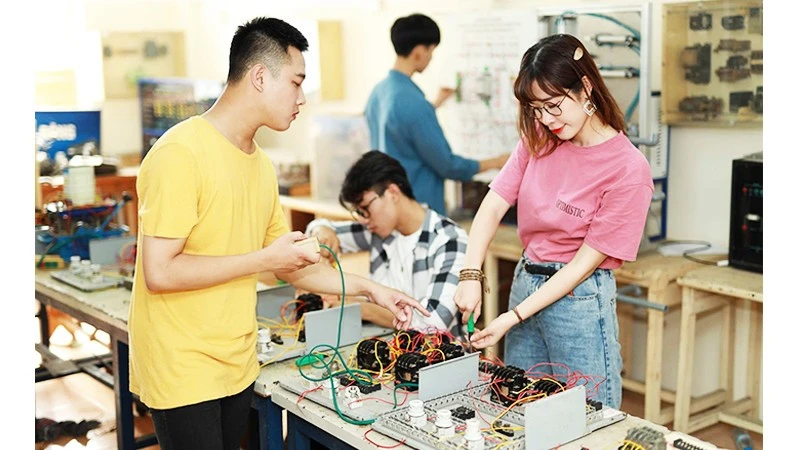 Làn sóng STEM và bài toán nhân lực