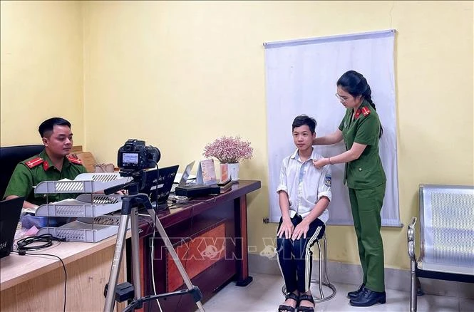 Lan tỏa hình ảnh nữ chiến sĩ Công an vì nhân dân phục vụ Lan tỏa hình ảnh nữ chiến sĩ Công an vì nhân dân phục vụ