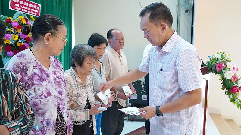 Lan tỏa nghĩa tình vì nhân dân phục vụ Lan tỏa nghĩa tình vì nhân dân phục vụ
