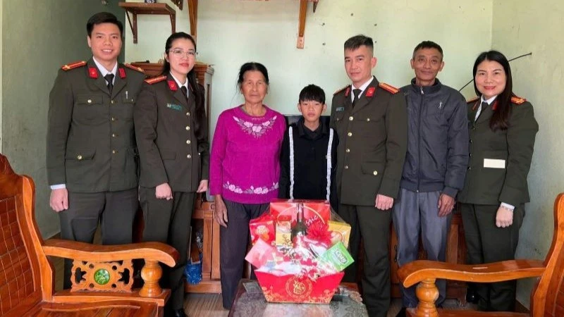 Lan tỏa nhân văn qua chương trình “Mẹ đỡ đầu”