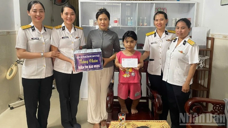 Lan tỏa yêu thương tới trẻ mồ côi và con ngư dân có hoàn cảnh khó khăn