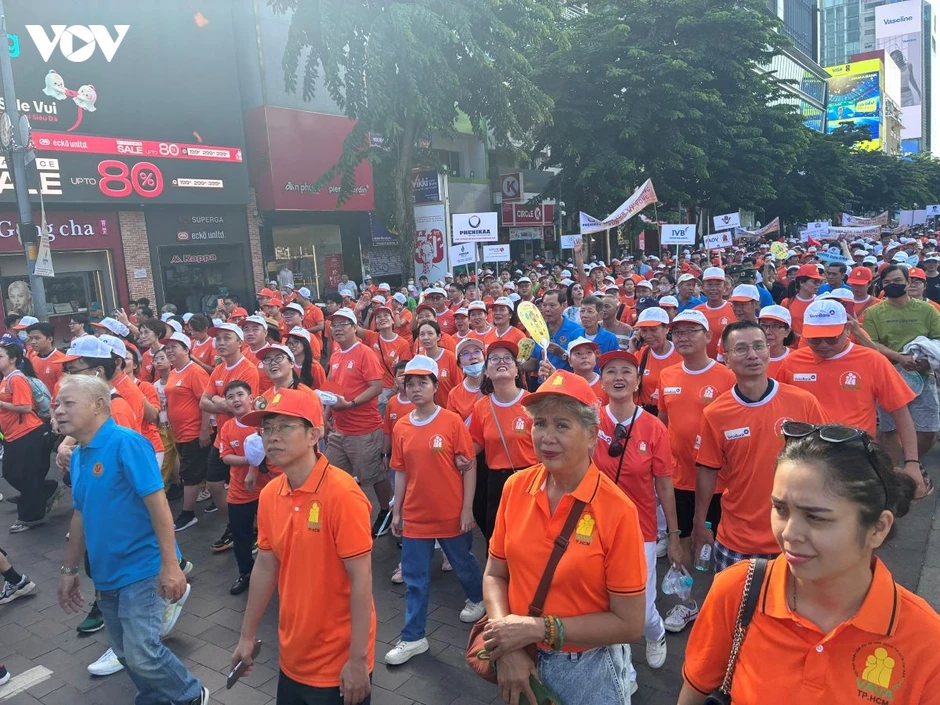 Lan tỏa yêu thương từ chương trình đi bộ vì nạn nhân da cam