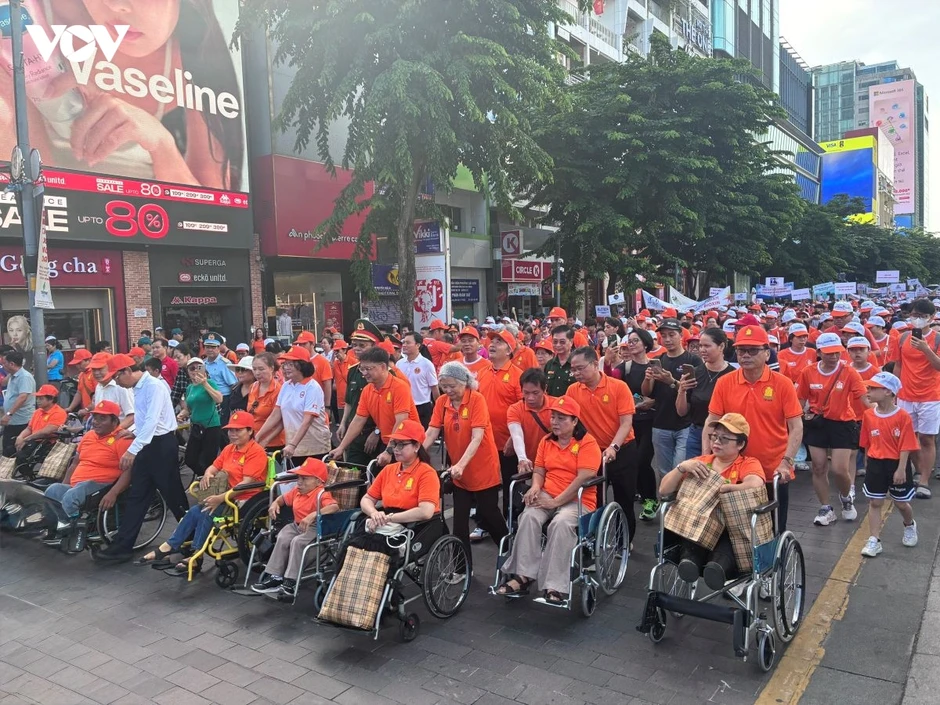 Lan tỏa yêu thương từ chương trình đi bộ vì nạn nhân da cam