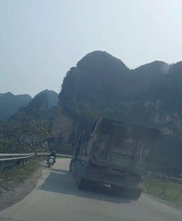 Lạng Sơn: Xử lý xe quá khổ quá tải, hãy ngăn chặn từ nguồn Lạng Sơn: Xử lý xe quá khổ quá tải, hãy ngăn chặn từ nguồn