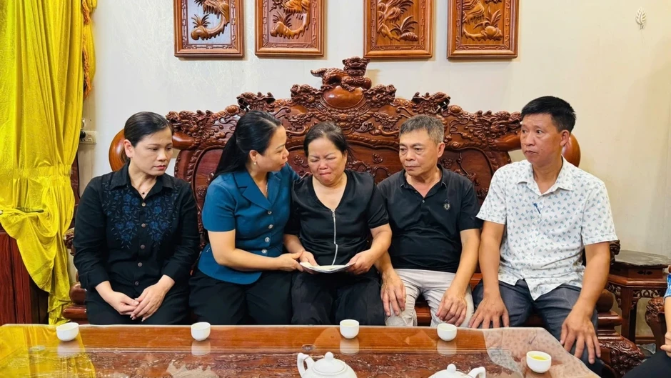 Lãnh đạo Bắc Ninh thăm hỏi gia đình nạn nhân vụ trọng án khiến 4 người tử vong Lãnh đạo Bắc Ninh thăm hỏi gia đình nạn nhân vụ trọng án khiến 4 người tử vong