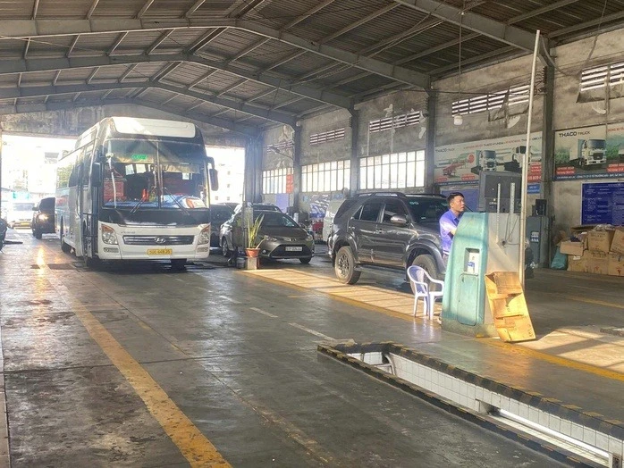 Lãnh đạo Cục Đăng kiểm nói về quy trình "đạp hết chân ga" trong kiểm tra khí thải ô tô Lãnh đạo Cục Đăng kiểm nói về quy trình "đạp hết chân ga" trong kiểm tra khí thải ô tô
