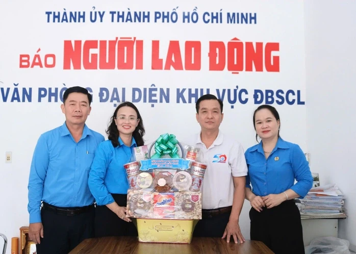Lãnh đạo LĐLĐ TP Cần Thơ thăm, chúc mừng các cơ quan báo chí Lãnh đạo LĐLĐ TP Cần Thơ thăm, chúc mừng các cơ quan báo chí