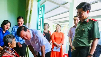 Lãnh đạo thành phố Đồng Nai thăm, tặng quà người có công với cách mạng