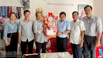 Lãnh đạo tỉnh An Giang thăm gia đình chính sách trên địa bàn Phú Quốc