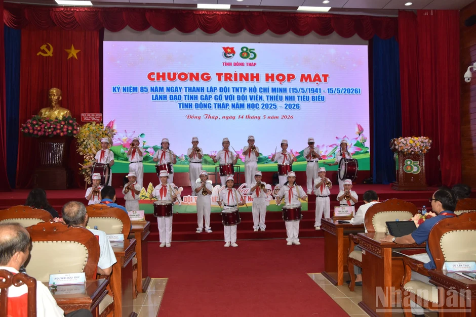 Lãnh đạo tỉnh Đồng Tháp gặp gỡ đoàn viên, thiếu nhi tiêu biểu Lãnh đạo tỉnh Đồng Tháp gặp gỡ đoàn viên, thiếu nhi tiêu biểu