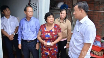 Lãnh đạo tỉnh Đồng Tháp thăm hỏi, động viên gia đình bị thiệt hại do thiên tai