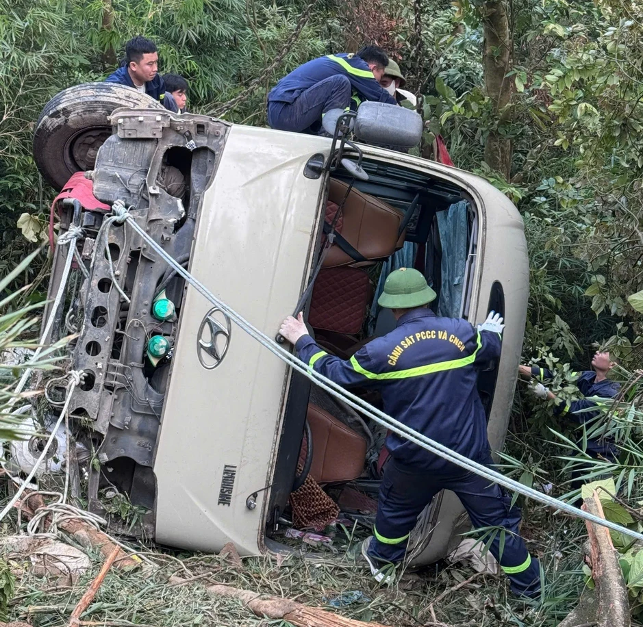 Lãnh đạo tỉnh Phú Thọ thăm, động viên nạn nhân trong vụ tai nạn ở Tam Đảo Lãnh đạo tỉnh Phú Thọ thăm, động viên nạn nhân trong vụ tai nạn ở Tam Đảo