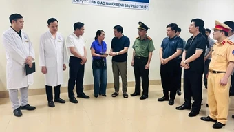 Lãnh đạo tỉnh Phú Thọ thăm, động viên nạn nhân trong vụ tai nạn ở Tam Đảo