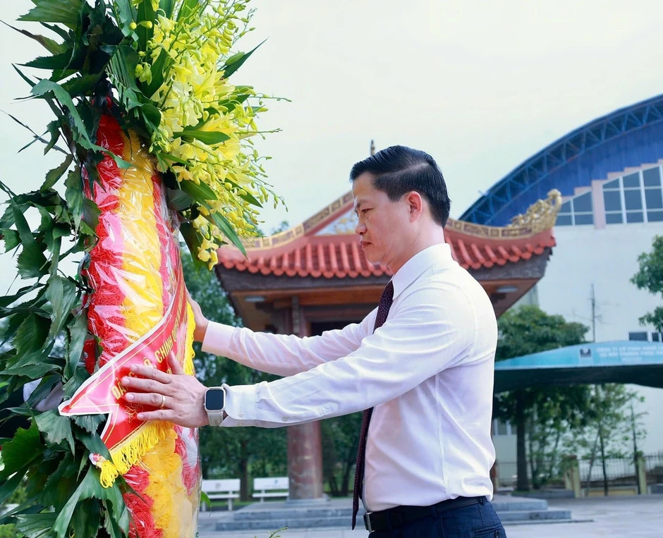 Lãnh đạo tỉnh Thái Nguyên dâng hương tại các nghĩa trang liệt sĩ
