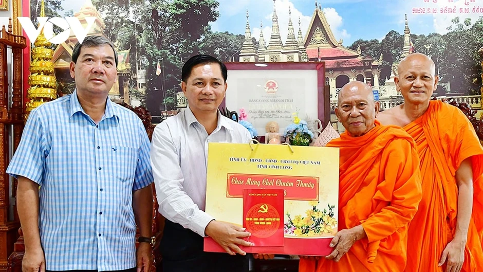 Lãnh đạo tỉnh Vĩnh Long thăm, chúc Tết Chôl Chnăm Thmây đồng bào Khmer Lãnh đạo tỉnh Vĩnh Long thăm, chúc Tết Chôl Chnăm Thmây đồng bào Khmer