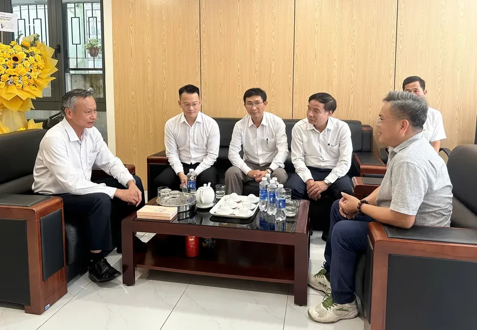 Lãnh đạo TP Đà Nẵng thăm, chúc mừng Văn phòng đại diện Báo TinVina Lãnh đạo TP Đà Nẵng thăm, chúc mừng Văn phòng đại diện Báo TinVina