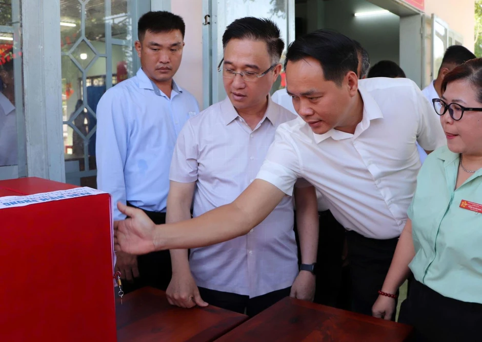Lãnh đạo TP Hồ Chí Minh kiểm tra công tác chuẩn bị bầu cử tại phường Phú An Lãnh đạo TP Hồ Chí Minh kiểm tra công tác chuẩn bị bầu cử tại phường Phú An