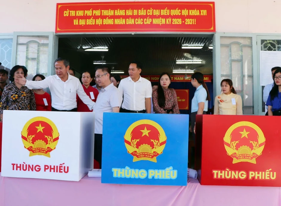 Lãnh đạo TP Hồ Chí Minh kiểm tra công tác chuẩn bị bầu cử tại phường Phú An Lãnh đạo TP Hồ Chí Minh kiểm tra công tác chuẩn bị bầu cử tại phường Phú An
