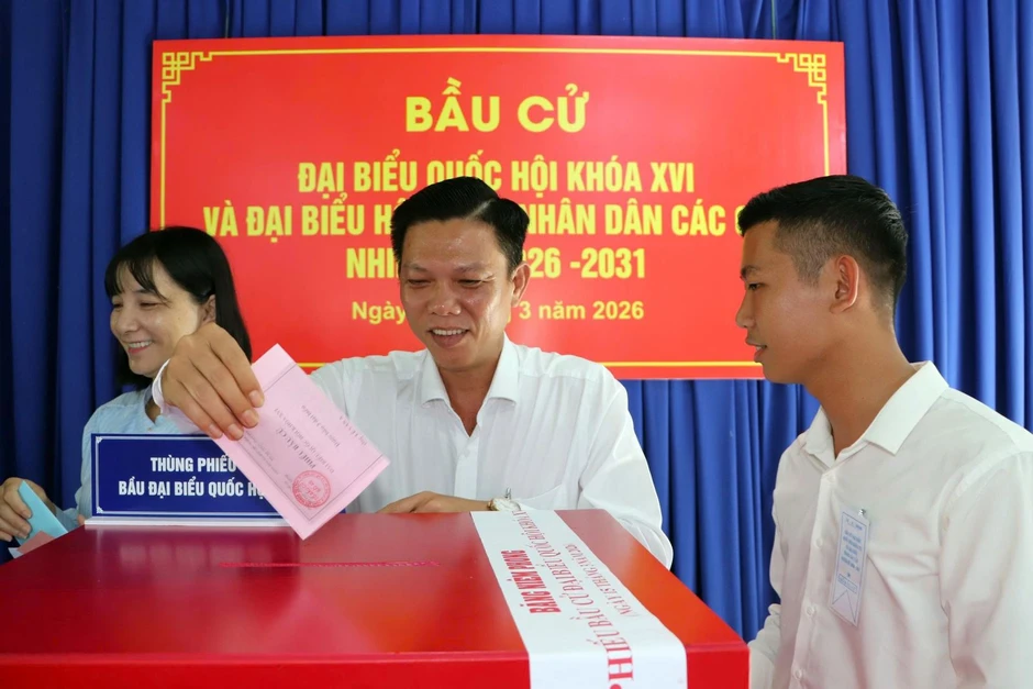 Lãnh đạo TP Hồ Chí Minh kiểm tra công tác chuẩn bị bầu cử tại phường Phú An Lãnh đạo TP Hồ Chí Minh kiểm tra công tác chuẩn bị bầu cử tại phường Phú An