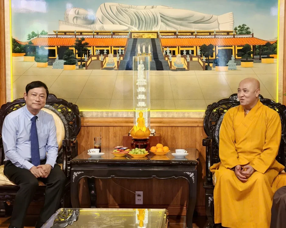 Lãnh đạo TPHCM chúc mừng Đại lễ Phật đản tại Tổ đình Hội Khánh