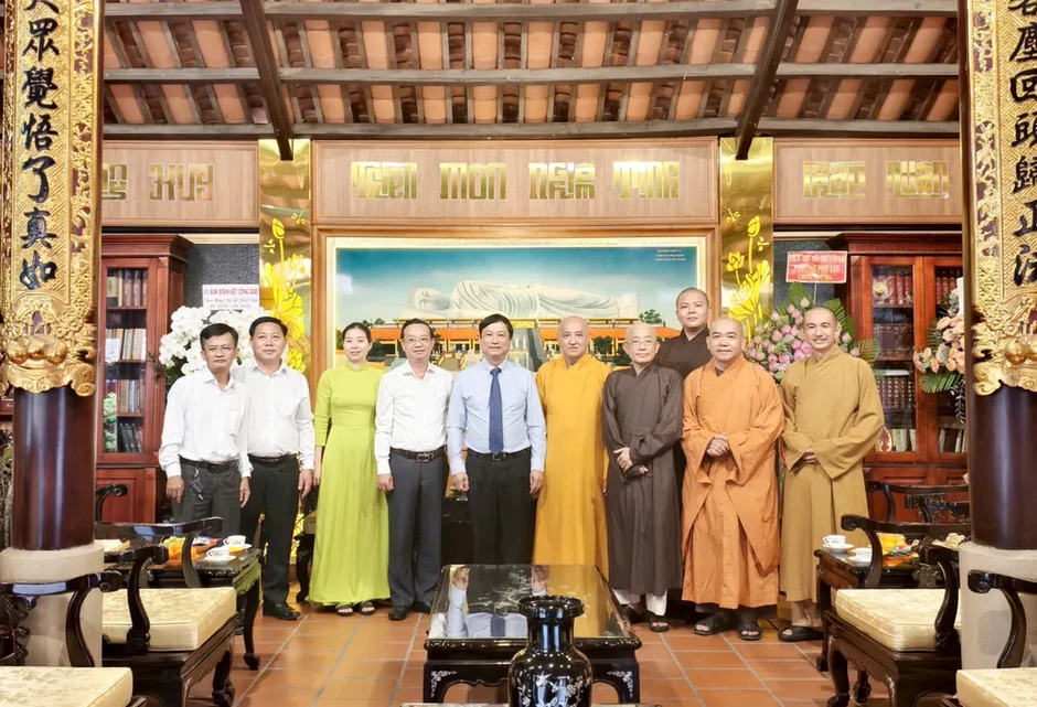 Lãnh đạo TPHCM chúc mừng Đại lễ Phật đản tại Tổ đình Hội Khánh