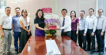 Lãnh đạo TPHCM thăm, chúc mừng các cơ quan báo chí nhân ngày 21-6