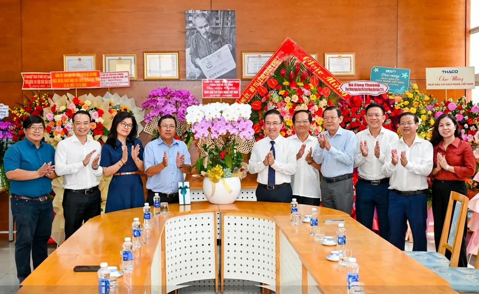 Lãnh đạo TPHCM thăm, chúc mừng các cơ quan báo chí Trung ương Lãnh đạo TPHCM thăm, chúc mừng các cơ quan báo chí Trung ương
