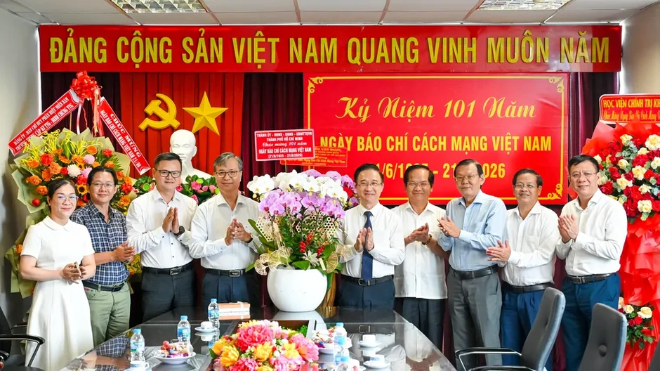 Lãnh đạo TPHCM thăm, chúc mừng các cơ quan báo chí Trung ương Lãnh đạo TPHCM thăm, chúc mừng các cơ quan báo chí Trung ương