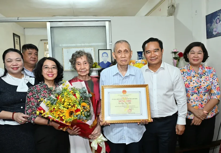 Lãnh đạo TPHCM thăm, chúc thọ người cao tuổi tiêu biểu Lãnh đạo TPHCM thăm, chúc thọ người cao tuổi tiêu biểu