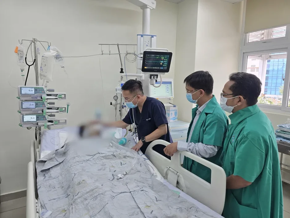 Lãnh đạo TPHCM thăm nạn nhân vụ cháy tại phường Chợ Lớn Lãnh đạo TPHCM thăm nạn nhân vụ cháy tại phường Chợ Lớn
