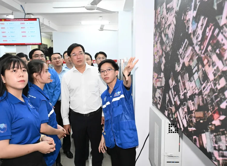 Lãnh đạo TPHCM thăm thanh niên tình nguyện “Mùa hè số” Lãnh đạo TPHCM thăm thanh niên tình nguyện “Mùa hè số”