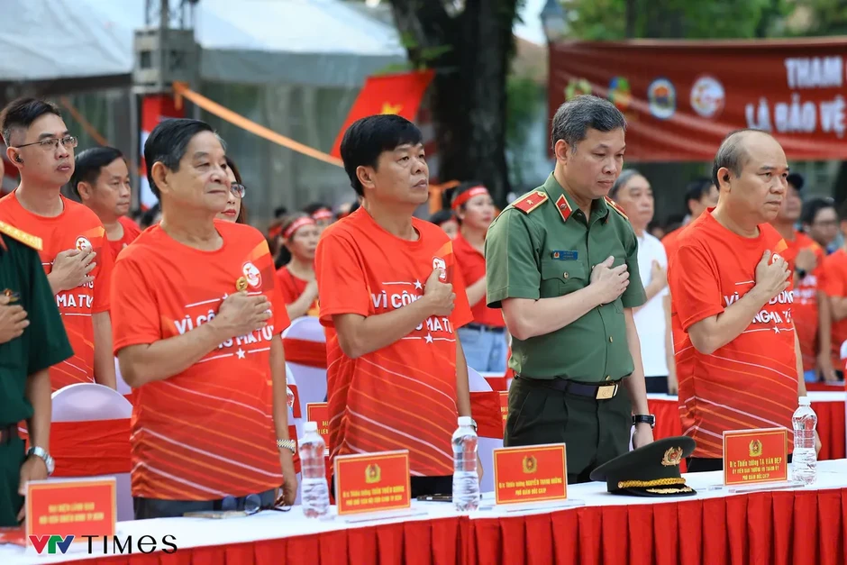 Lãnh đạo và dân TP Hồ Chí Minh đồng lòng chạy bộ hưởng ứng xây dựng địa bàn không ma túy Lãnh đạo và dân TP Hồ Chí Minh đồng lòng chạy bộ hưởng ứng xây dựng địa bàn không ma túy