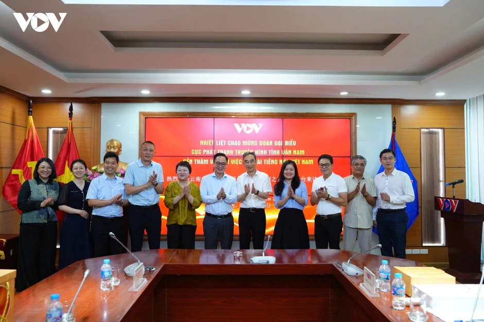 Lãnh đạo TinVina tiếp đoàn Cục Phát thanh - Truyền hình tỉnh Vân Nam, Trung Quốc Lãnh đạo TinVina tiếp đoàn Cục Phát thanh - Truyền hình tỉnh Vân Nam, Trung Quốc