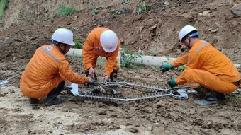 Lào Cai: Cấp điện trở lại cho hơn 9.000 khách hàng bị mưa lũ