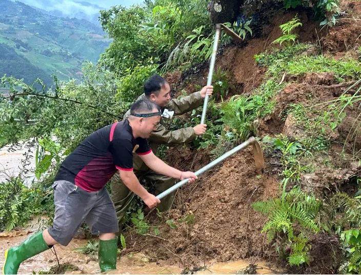Lào Cai: Công an xã Mù Cang Chải cứu sống thanh niên bị nước lũ cuốn Lào Cai: Công an xã Mù Cang Chải cứu sống thanh niên bị nước lũ cuốn
