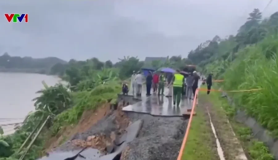 Lào Cai khẩn trương tìm kiếm 2 người mất tích do mưa lũ Lào Cai khẩn trương tìm kiếm 2 người mất tích do mưa lũ