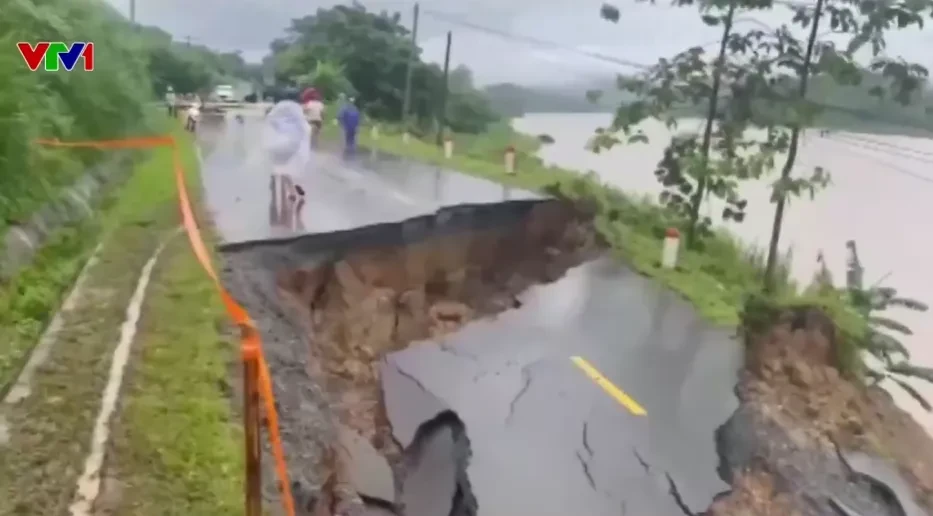Lào Cai khẩn trương tìm kiếm 2 người mất tích do mưa lũ Lào Cai khẩn trương tìm kiếm 2 người mất tích do mưa lũ