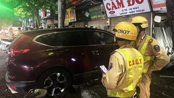 Lao xe vào cửa hàng cầm đồ, tài xế ô tô vi phạm nồng độ cồn