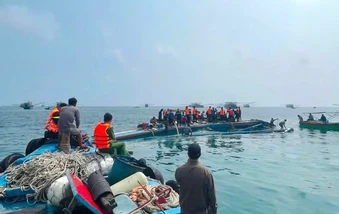 Lật tàu cá trên vùng biển gần đảo Phú Quý, một thuyền viên mất tích