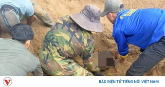 Lật xe tải chở cát ở Đắk Lắk, người đàn ông đang đi bộ bị vùi tử vong