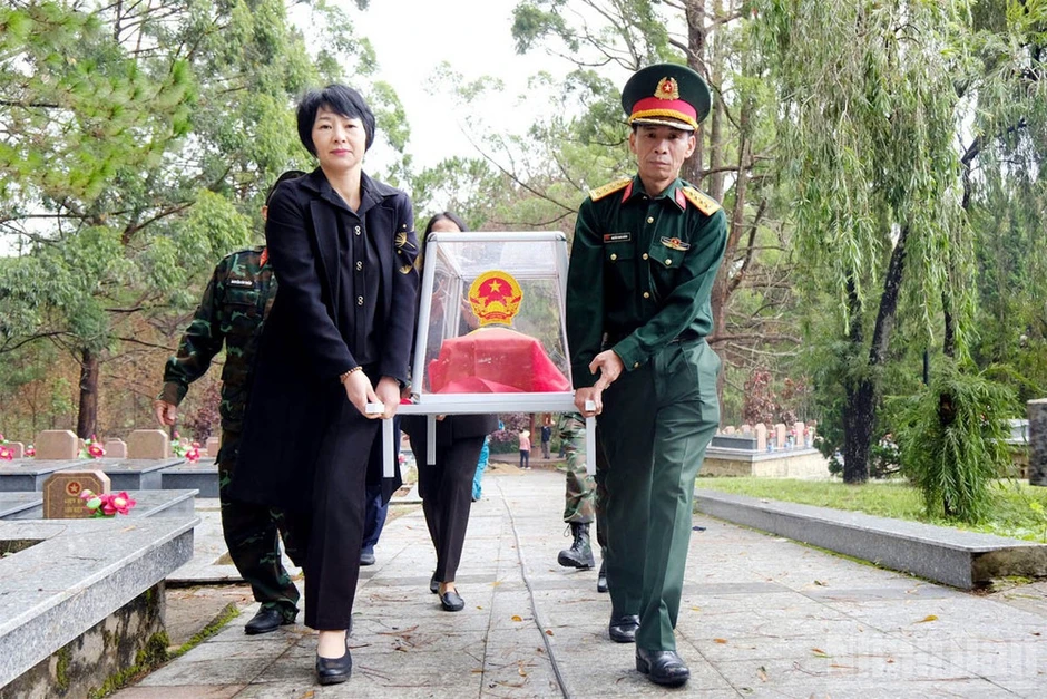 Lấy mẫu ADN các phần mộ chưa rõ thông tin tại nghĩa trang liệt sĩ Lâm Đồng Lấy mẫu ADN các phần mộ chưa rõ thông tin tại nghĩa trang liệt sĩ Lâm Đồng