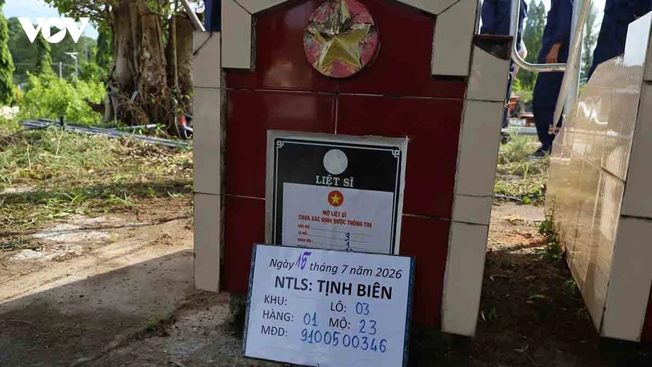 Lấy mẫu hài cốt liệt sĩ tại Nghĩa trang liệt sĩ Tịnh Biên, An Giang Lấy mẫu hài cốt liệt sĩ tại Nghĩa trang liệt sĩ Tịnh Biên, An Giang