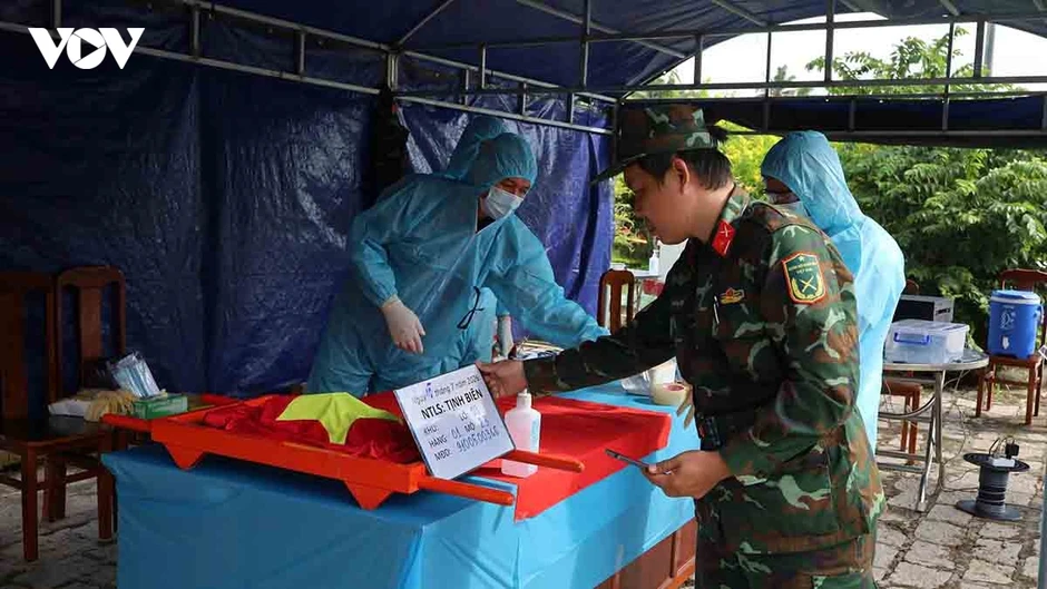 Lấy mẫu hài cốt liệt sĩ tại Nghĩa trang liệt sĩ Tịnh Biên, An Giang Lấy mẫu hài cốt liệt sĩ tại Nghĩa trang liệt sĩ Tịnh Biên, An Giang