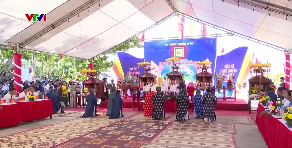 Lễ Khao lề thế lính Hoàng Sa: Tri ân tiền nhân, khẳng định chủ quyền biển đảo thiêng liêng Lễ Khao lề thế lính Hoàng Sa: Tri ân tiền nhân, khẳng định chủ quyền biển đảo thiêng liêng