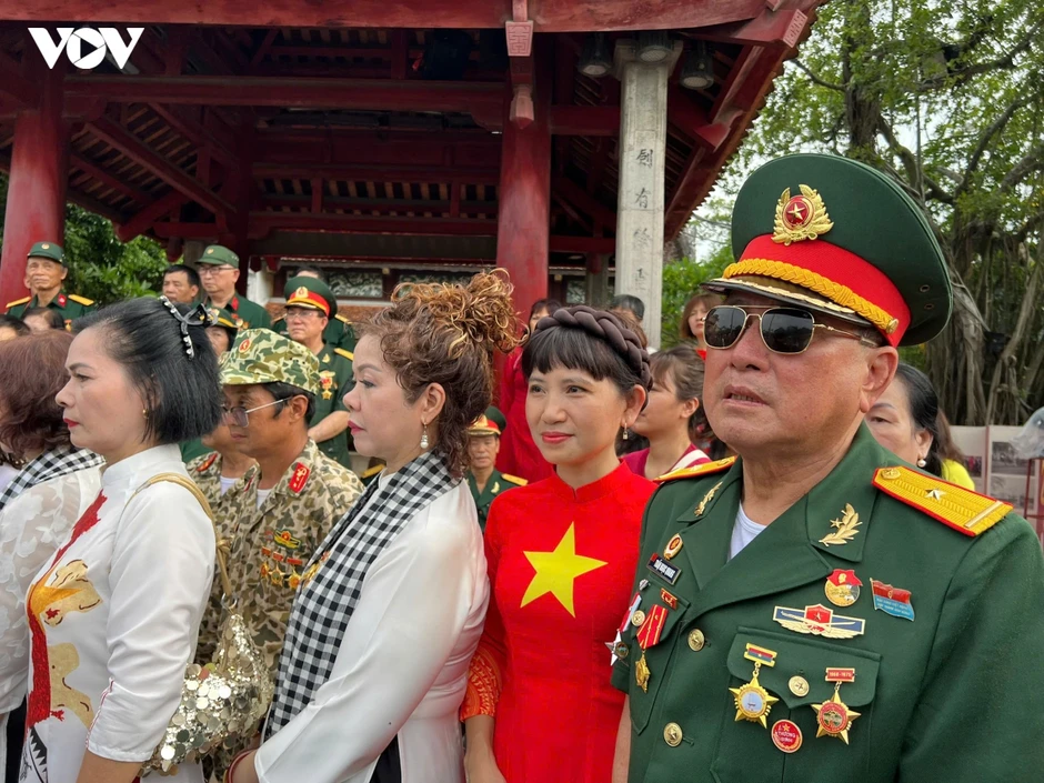 Lễ lấy nước Hồ Gươm tri ân các anh hùng liệt sĩ trên sông Thạch Hãn, Quảng Trị Lễ lấy nước Hồ Gươm tri ân các anh hùng liệt sĩ trên sông Thạch Hãn, Quảng Trị