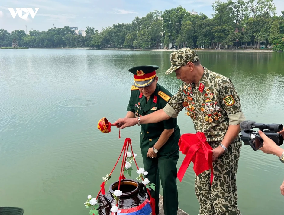 Lễ lấy nước Hồ Gươm tri ân các anh hùng liệt sĩ trên sông Thạch Hãn, Quảng Trị Lễ lấy nước Hồ Gươm tri ân các anh hùng liệt sĩ trên sông Thạch Hãn, Quảng Trị