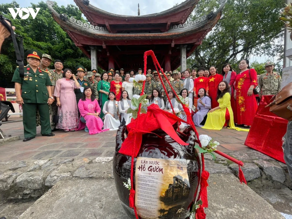 Lễ lấy nước Hồ Gươm tri ân các anh hùng liệt sĩ trên sông Thạch Hãn, Quảng Trị Lễ lấy nước Hồ Gươm tri ân các anh hùng liệt sĩ trên sông Thạch Hãn, Quảng Trị