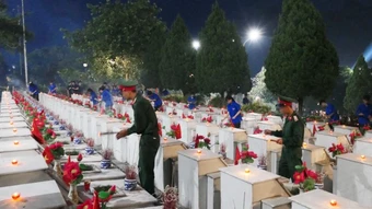 Lễ thắp nến tri ân và chương trình nghệ thuật "Tiếp nối huyền thoại-Khát vọng non sông" tại Nghĩa trang Liệt sĩ Vị Xuyên